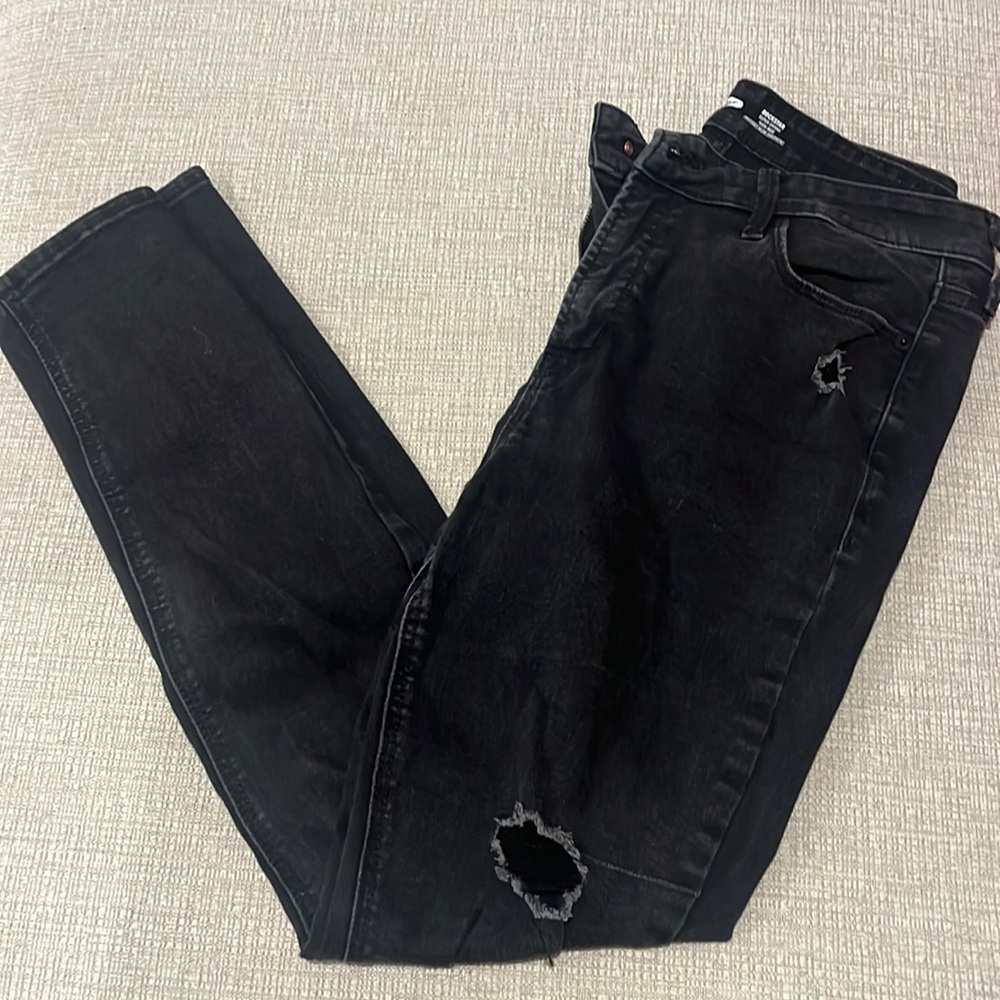 Black ripped skinny jeans